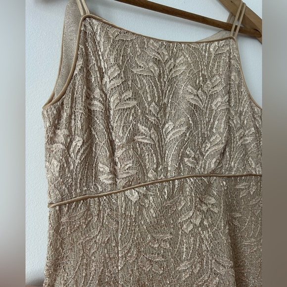 Long gold dress COTY U.S.A - Picture 4 of 5